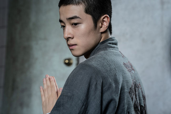 Nam Da-reum como Cheong-seok en La octava noche