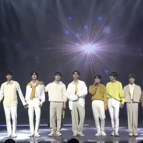 OMEGA X está de regreso cuando interpretaron “Dream” en los Hanteo Music Awards 2022, con una versión de SEVENTEEN y Shinhwa