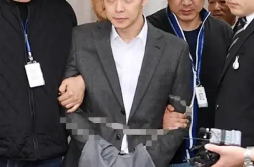Yoochun acusado de violar el contrato con la agencia, quienes afirman que tuvieron que pagar su factura de 'entretenimiento para adultos' de ~ $ 85k